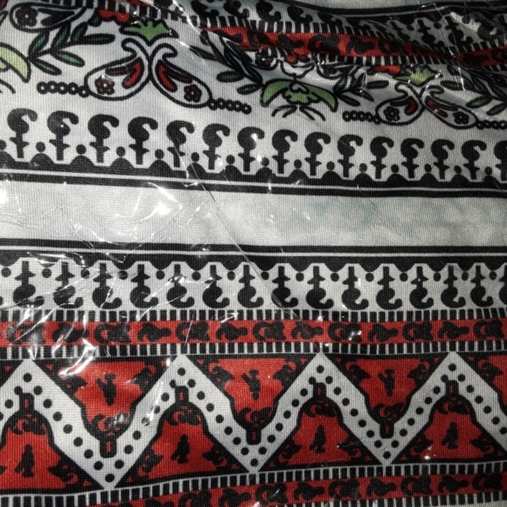 Stretchy Zig Zag Boho Halter Crop Top O/S - Picture 4 of 4